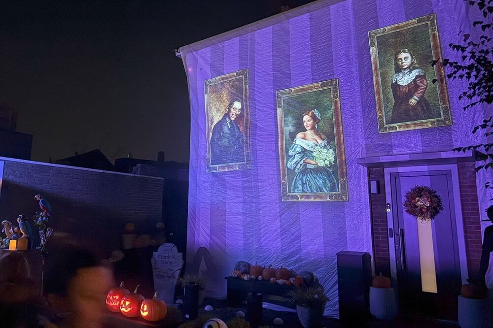 Haunted House Halloween setup